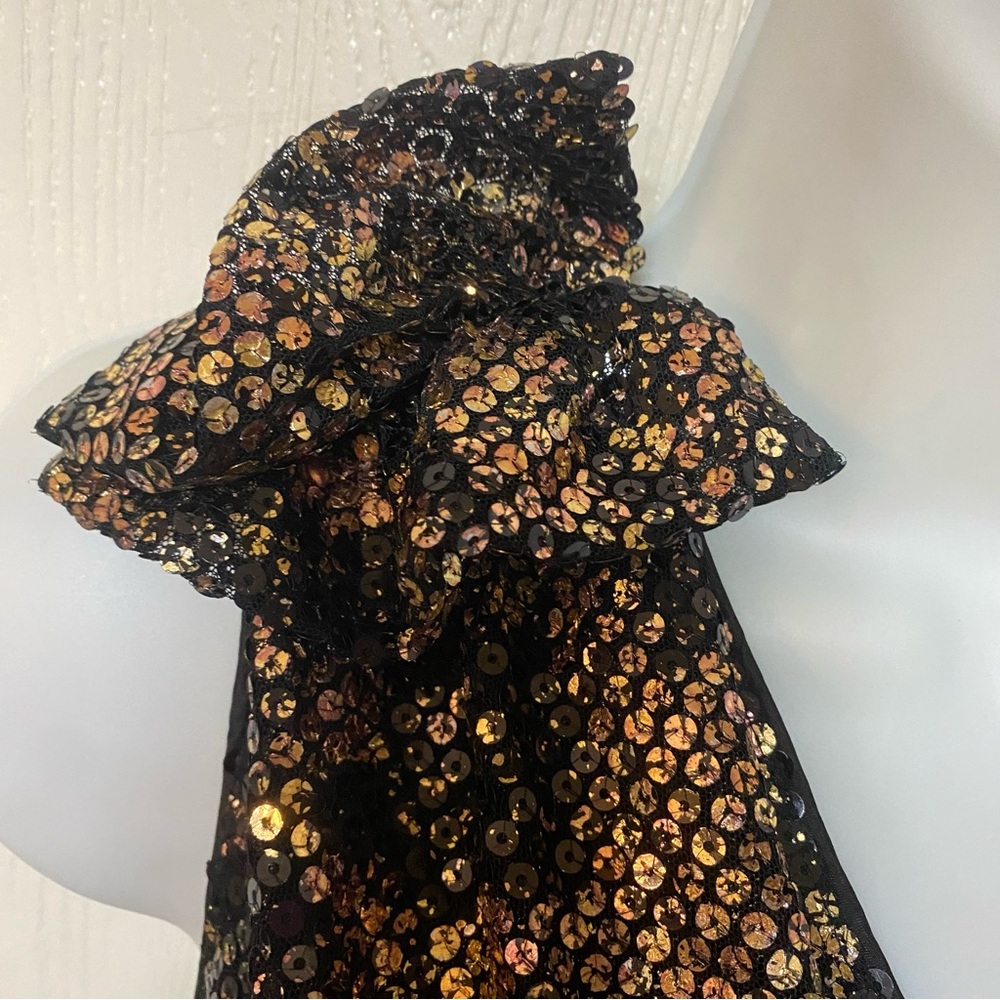 One Shoulder Black and Gold Sequin Dress Badgely Mischka - Picture 3 of 9
